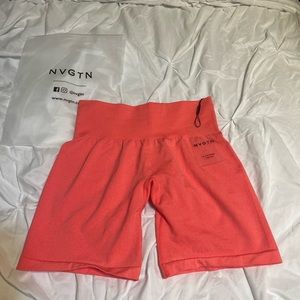 Coral Pro-Shorts